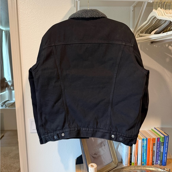 Levi's Black Denim Jacket with Gray Sherpa Collar - Picture 4 of 6